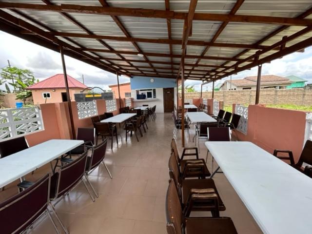 Oneworld Guesthouse & Events Centre Acra Exterior foto